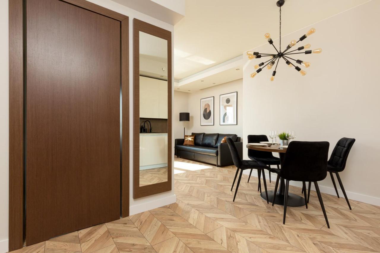 Platinum Towers Apartment With Parking By Renters Prestige Warsaw Exterior photo