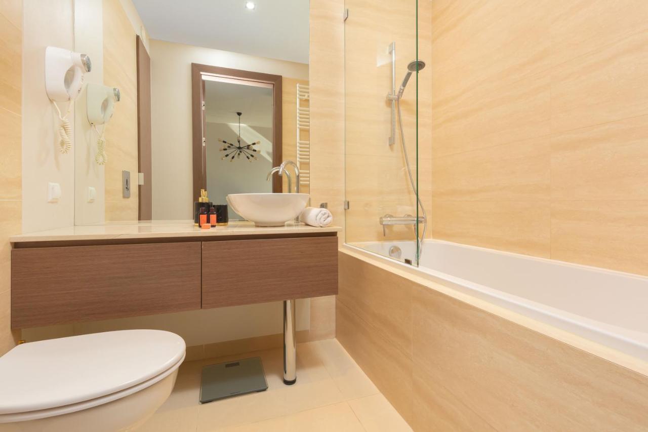 Platinum Towers Apartment With Parking By Renters Prestige Warsaw Exterior photo
